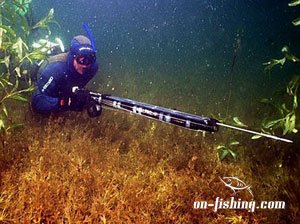 Пневматична рушниця з регулювальником бою для підводного полювання